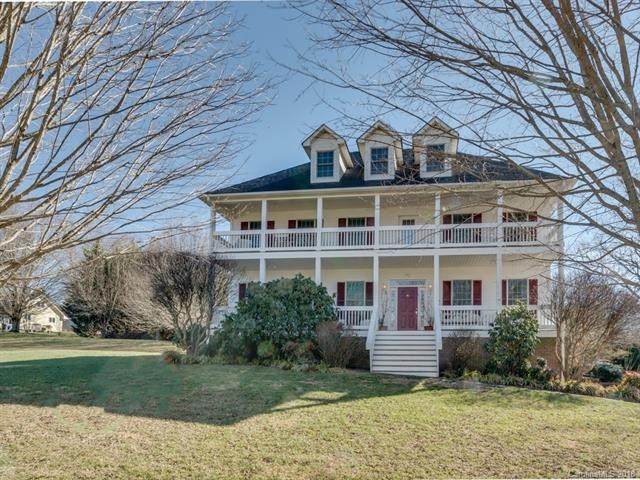402 Oak Tree Ln