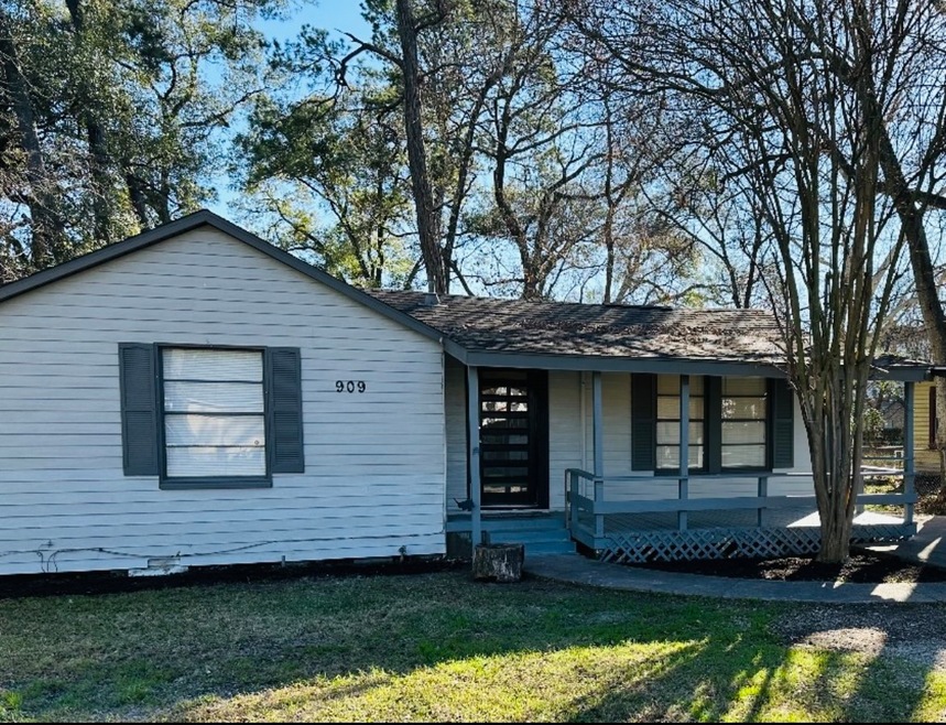909 Woodcrest Dr, Houston, TX 77018 - photo 1