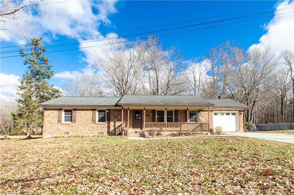 6113 Hickory Creek Rd, High Point, NC 27263 - photo 1