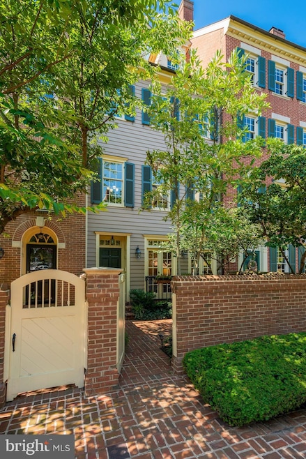 42 Wolfe St unit A, Alexandria, VA 22314 - photo 1