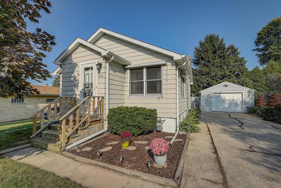 N 27th St