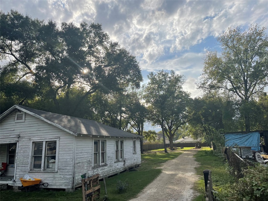 9633 Irby St, Houston, TX 77088 - photo 1