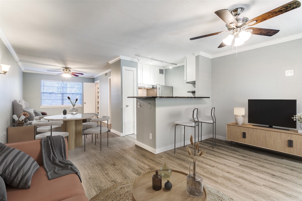 4525 Gilbert Ave unit 203, Dallas, TX 75219 - photo 1