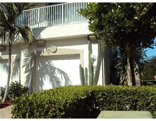 3259 Laurel Ridge Cir, Riviera Beach, FL 33404 - photo 1