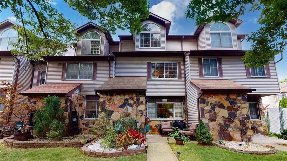 22 Croft Ct unit 1, Staten Island, NY 10306 - photo 1