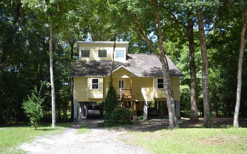 242 SW Santa fe Dr, Fort White, FL 32038 - photo 1