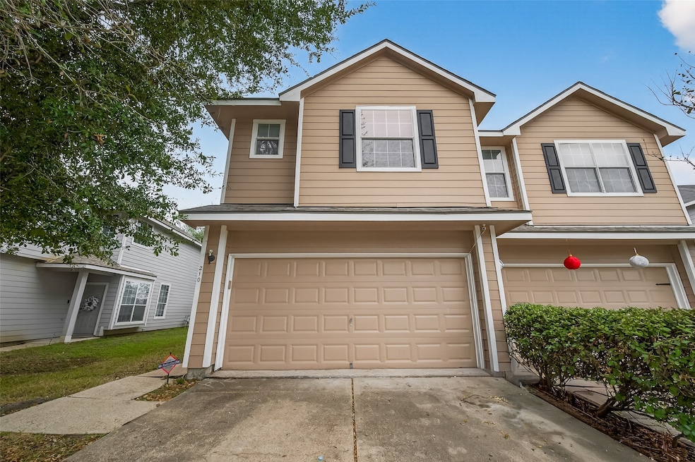 210 Drake Run Ln, Dickinson, TX 77539 - photo 1