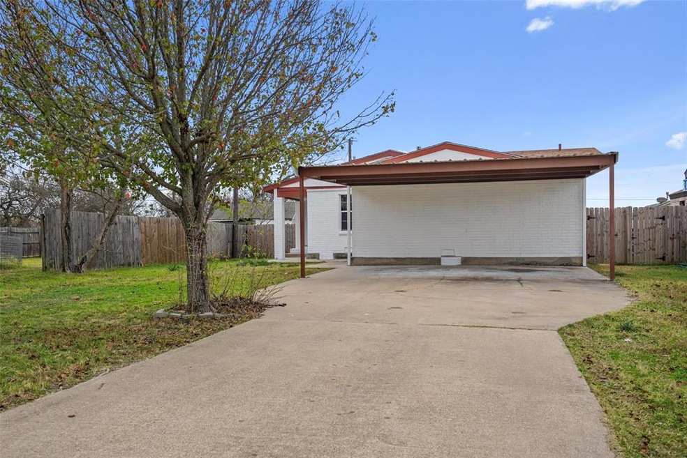 1233 W Bishop St, Weatherford, TX 76086 - photo 1