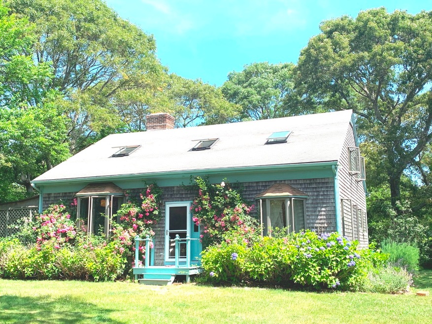 4 Davis Ave, Oak Bluffs, MA 02557 - photo 1