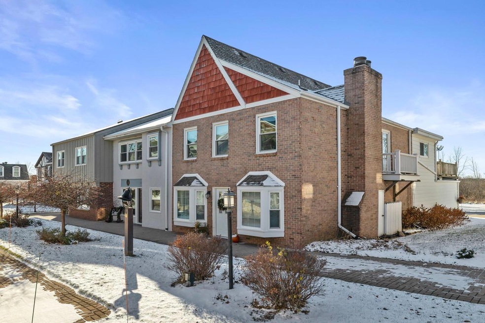 2211 Stonecroft Dr, Grafton, WI 53024 MLS 1858046