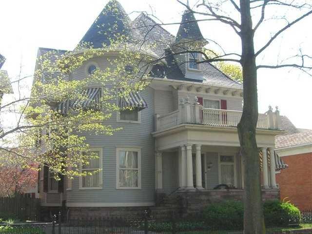 Exterior Front. WELCOME to this spectacular Queen 