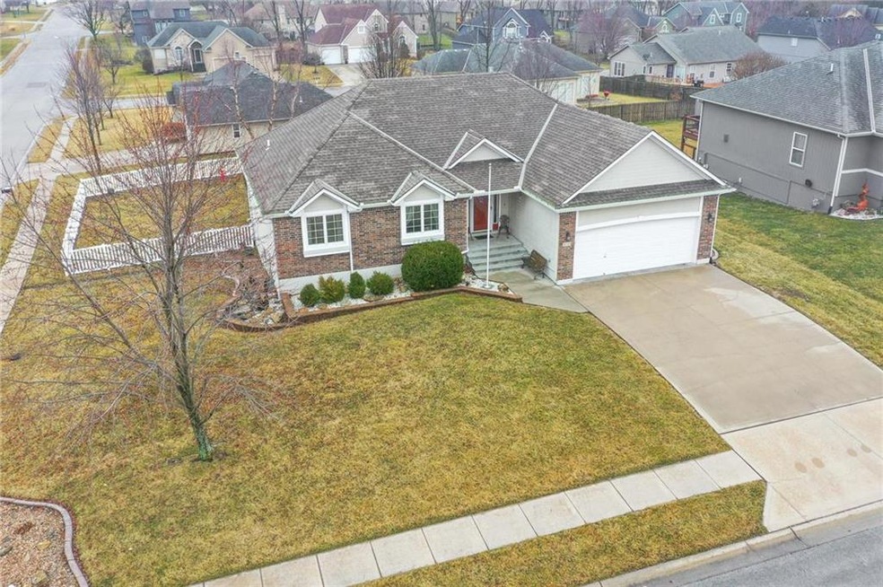 509 Pecan St, Raymore, MO 64083 - photo 1