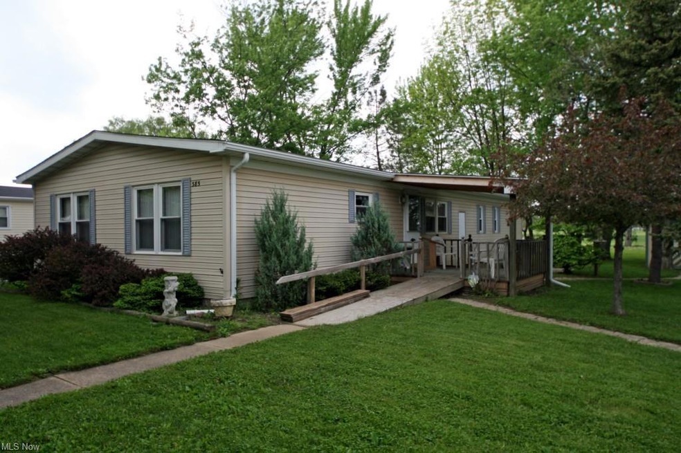 Clean and well kept home in Pheasant Run, backs to