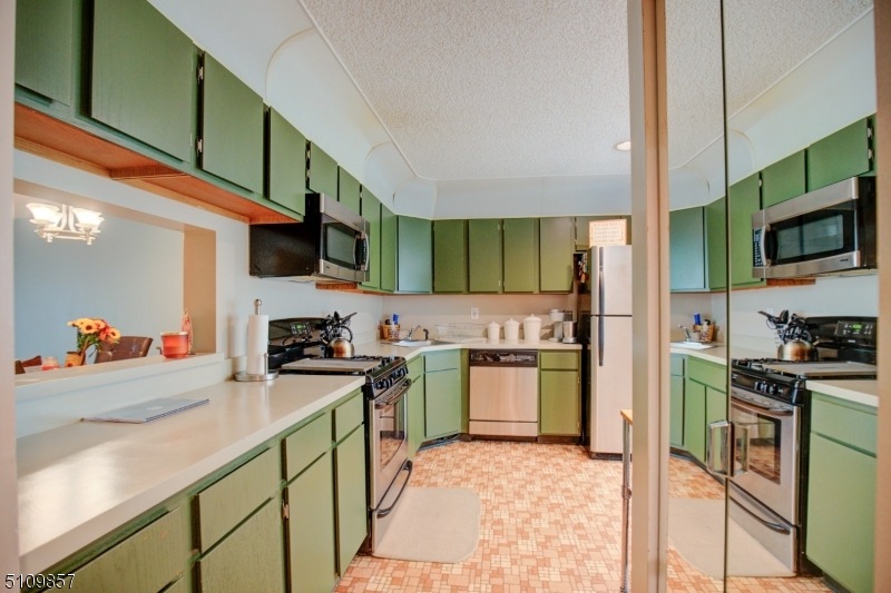 111 Pear Tree Ln, Franklin Park, NJ 08823 - photo 1