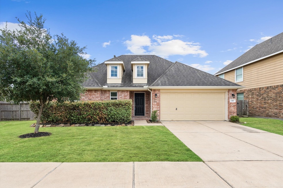 195 Midtown Park Dr, Alvin, TX 77511 - photo 1