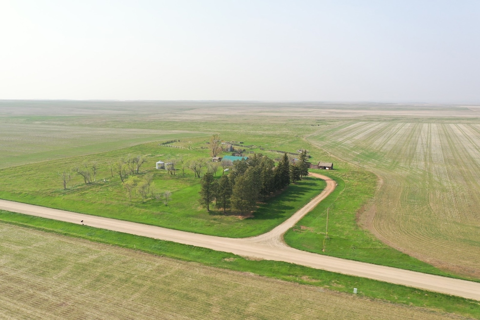 13706 70th St SW, Amidon, ND 58620 - photo 1