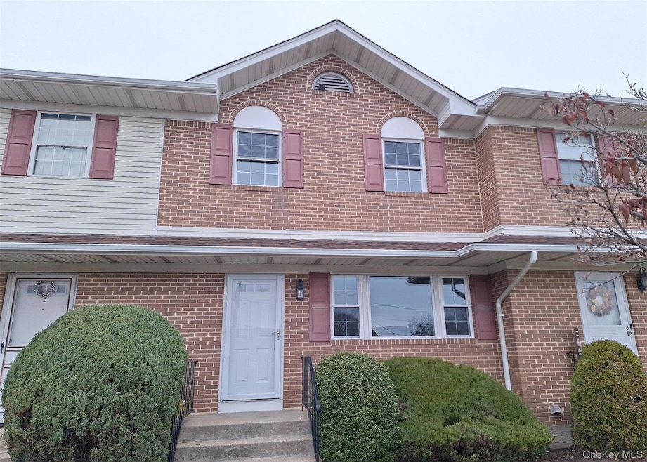 815 Franklin Ave unit 4, Valley Stream, NY 11580 - photo 1