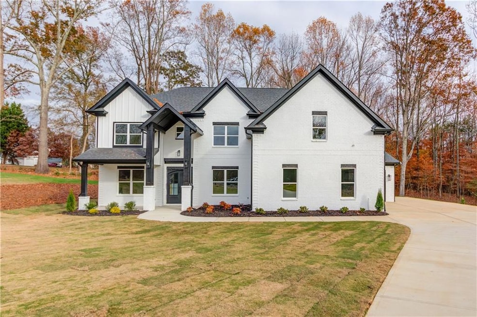 4530 Legacy Ct, Hoschton, GA 30548 - photo 1