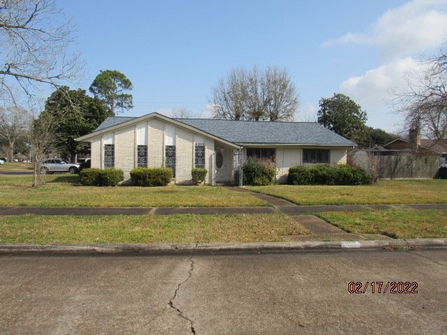 8203 Coastway Ln, Houston, TX 77075 - photo 1