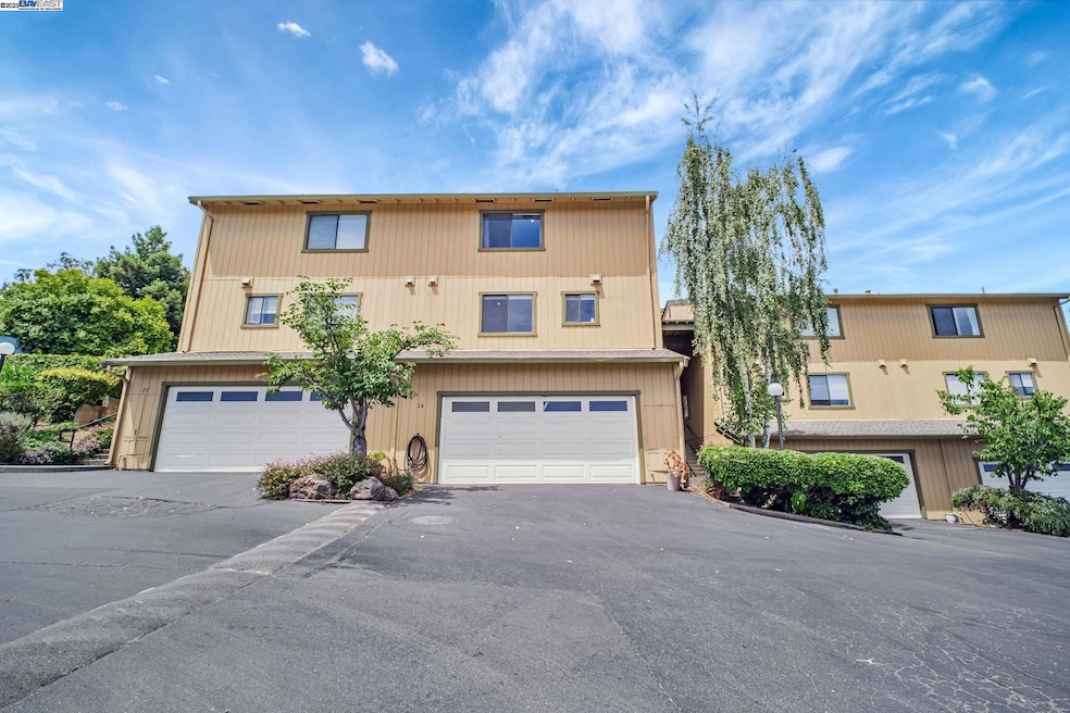 20111 W Ridge Ct unit 24, Castro Valley, CA 94546 - photo 1
