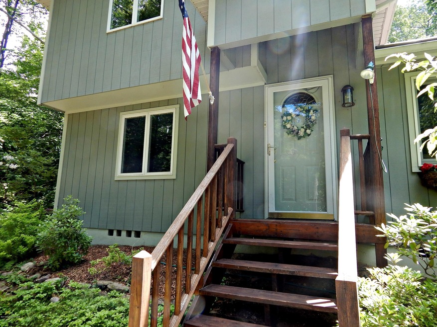 1120 Stonewall Dr, Pocono Pines, PA 18350 - photo 1