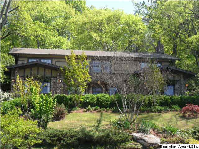 Fantastic stone exterior, so many windows to take 