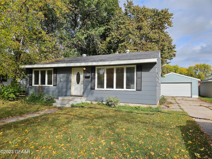 1416 14th Ave S, Grand Forks, ND 58201 - photo 1