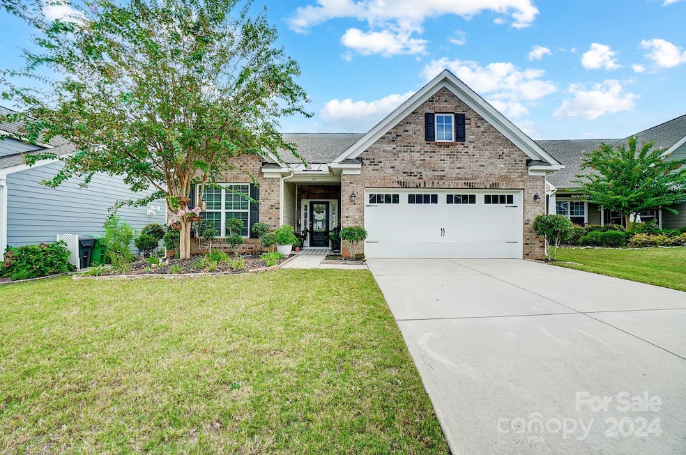 370 Kentmere Ln, Clover, SC 29710 - photo 1