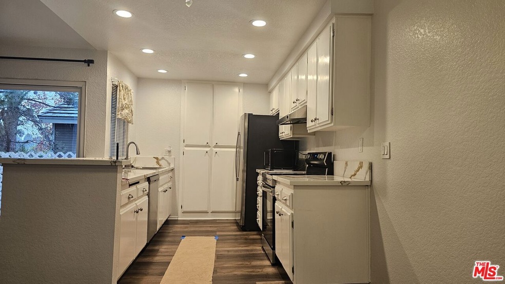 3851 Amberly Dr unit G, Inglewood, CA 90305 - photo 1