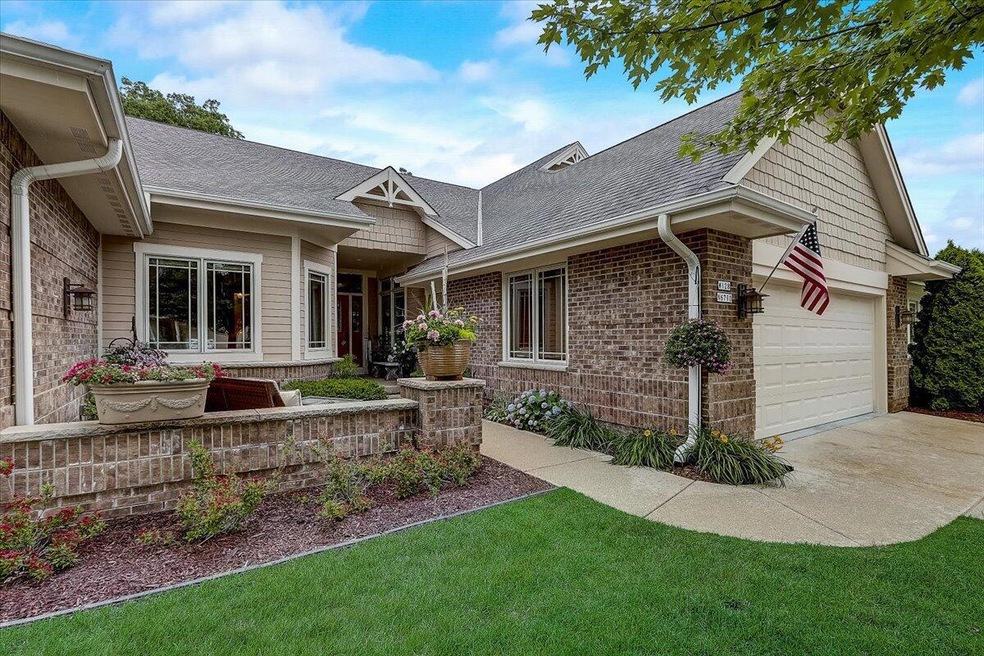 W128N6790 Northfield Dr unit 102, Menomonee Falls, WI 53051 - photo 1