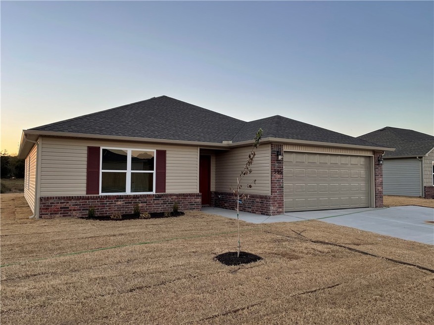 995 Jennifer Ann Ln, Elkins, AR 72727 - photo 1