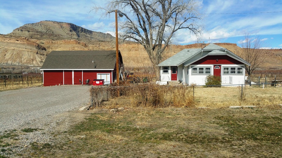 1 3864 G Road house and barn