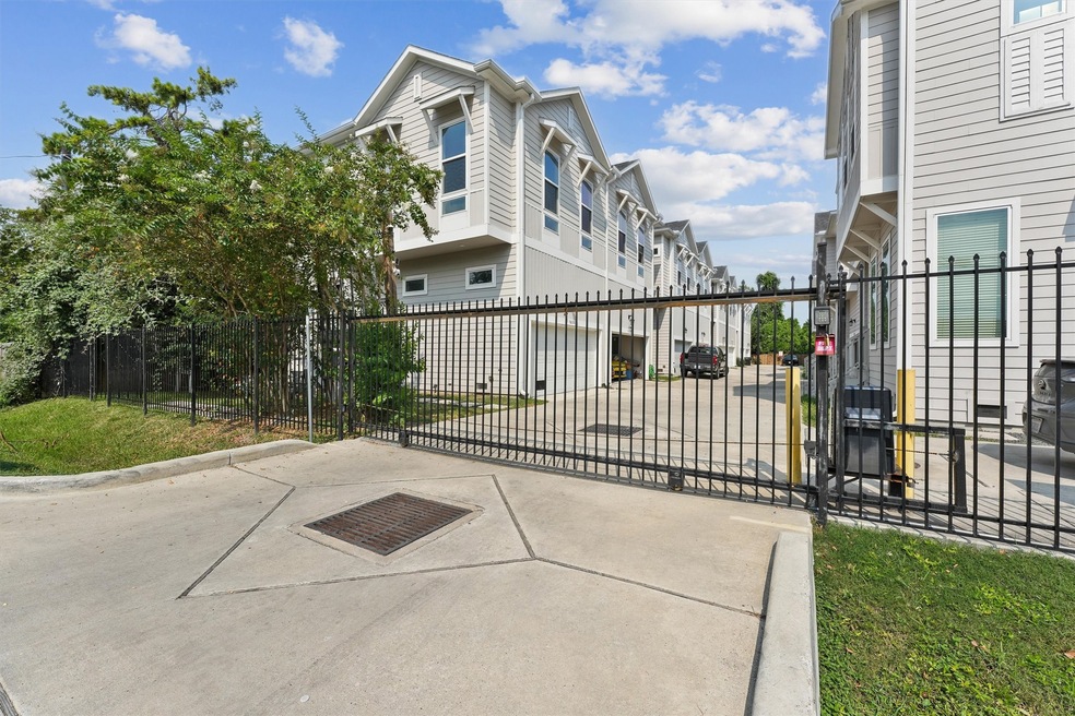 5610 Patrick St unit H, Houston, TX 77076 - photo 1