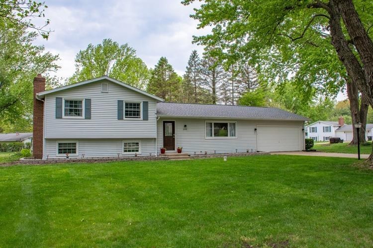 52547 Heatherfield Dr, South Bend, IN 46637 - photo 1