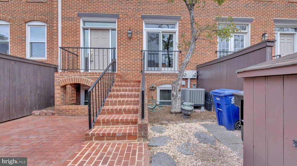 1050 N Randolph St, Arlington, VA 22201 - photo 1