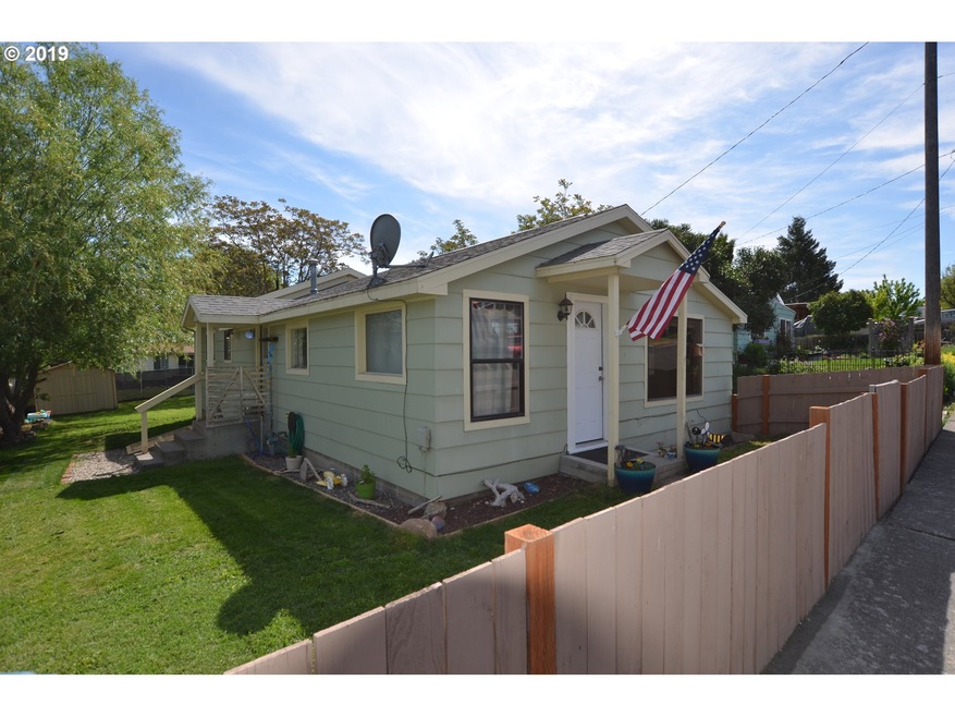 814 SE 8th St, Pendleton, OR 97801 - photo 1