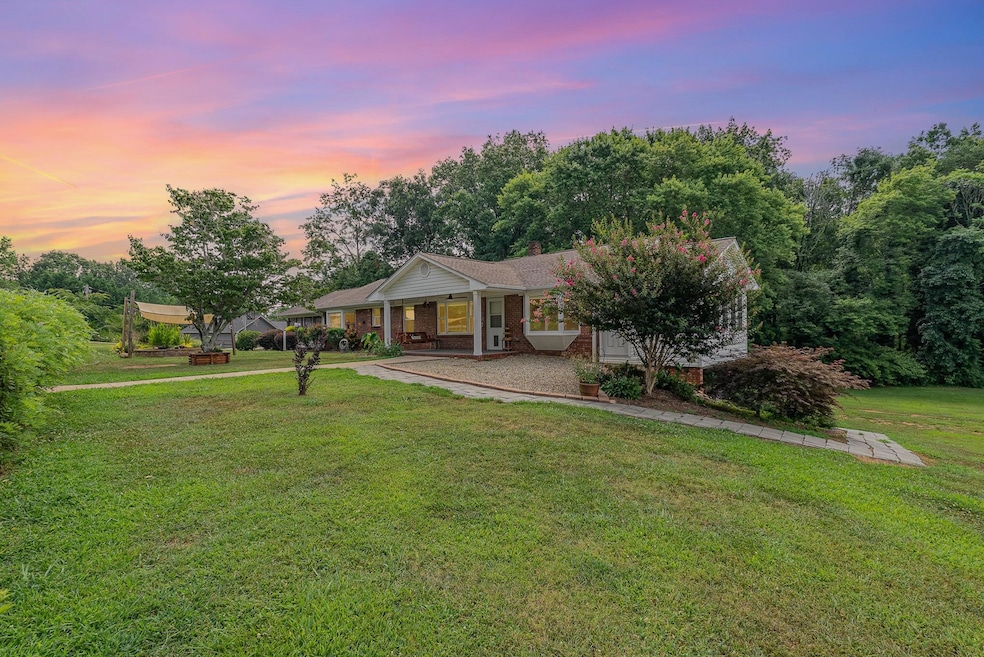 201 Carpenter Dr, Landrum, SC 29356 - photo 1