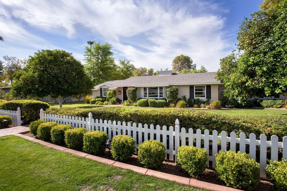 Gorgeous Landscaping w/Brick Walk-Ways