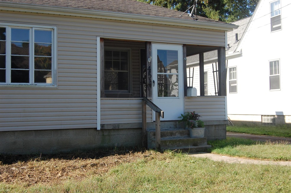 Screened-In Front Porch