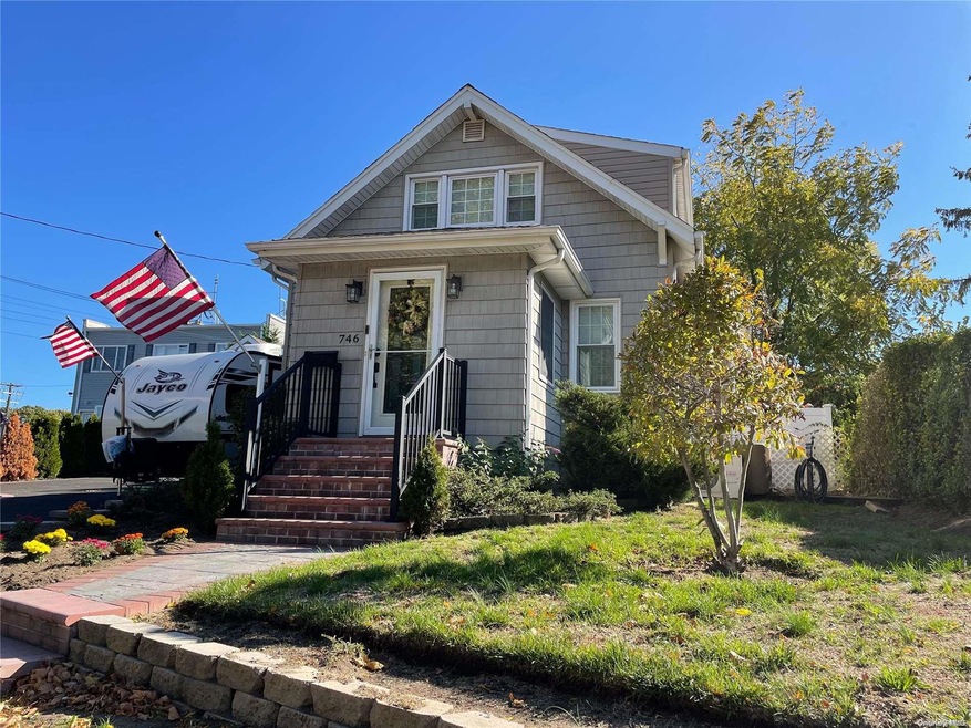 746 Foxhurst Rd, Baldwin, NY 11510 - photo 1