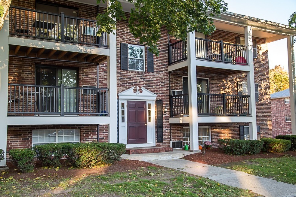 9 Walker Rd unit 2, North Andover, MA 01845 - photo 1