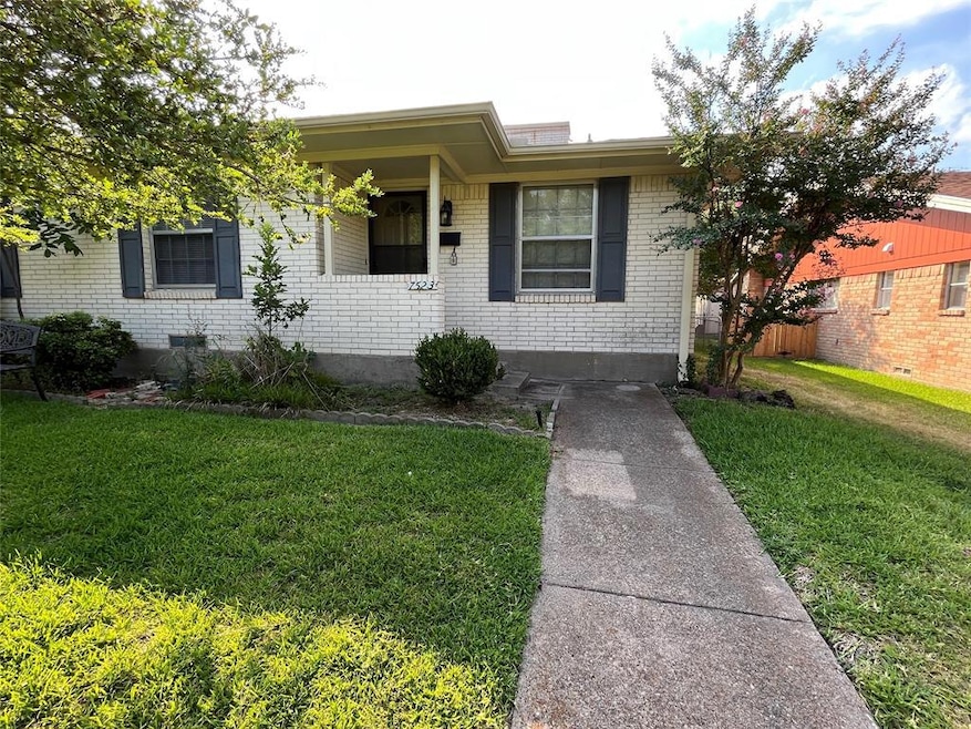 7523 Brentcove Cir, Dallas, TX 75214 - photo 1