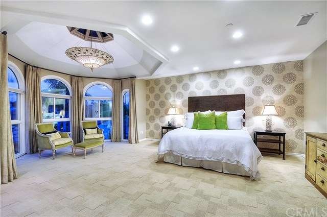 Masterbedroom suite with floor to ceiling windows,