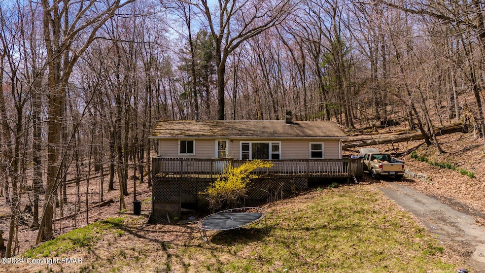 515 W Chipmunk Rd, Bushkill, PA 18324 - photo 1