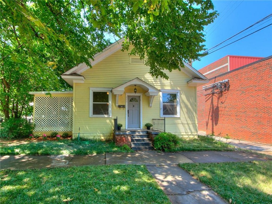 211 N Ash St, Guthrie, OK 73044 - photo 1