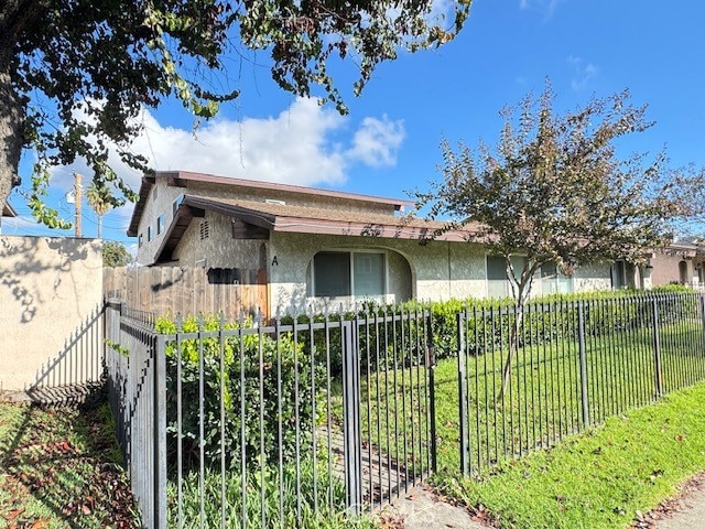 202 E Jackson St, Rialto, CA For Sale $1,099,000 - listed by Jindy Chen
