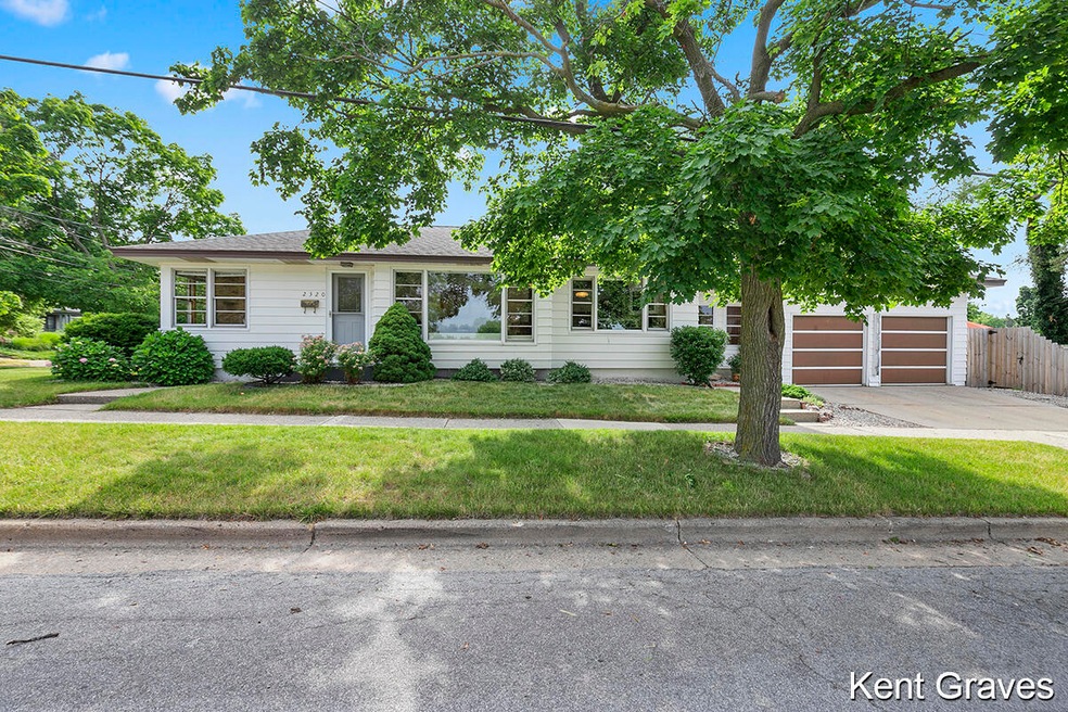 2320 Diamond Ave NE, Grand Rapids, MI 49505 - photo 1