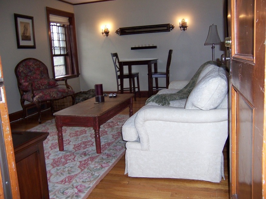 566 Auburn St unit 3, Auburndale, MA 02466 - photo 1