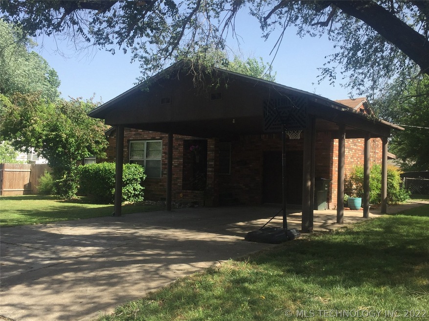 210 E Pine Place, Skiatook, OK 74070 - photo 1