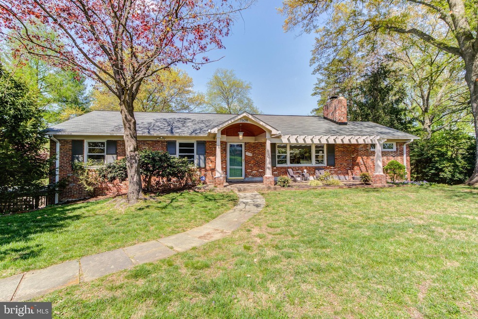7609 Quintana Ct, Bethesda, MD 20817 - photo 1